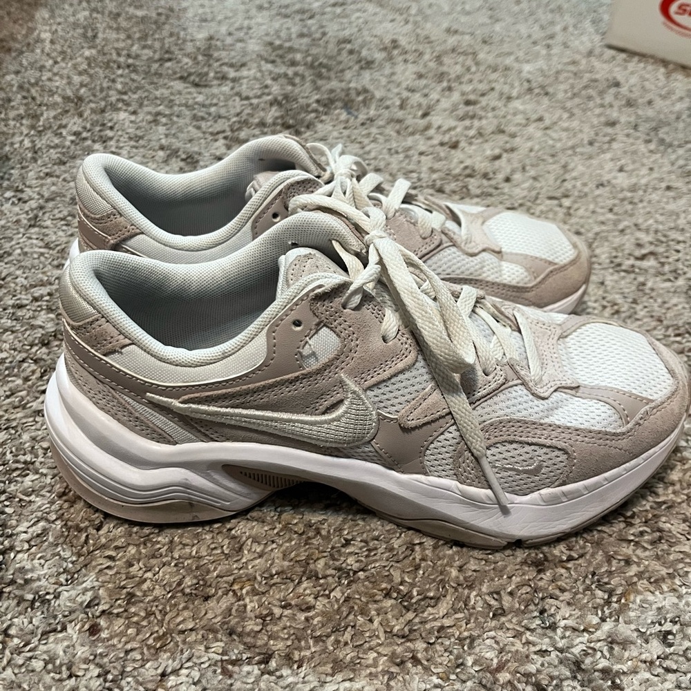 Nike Women's AL8 size 7